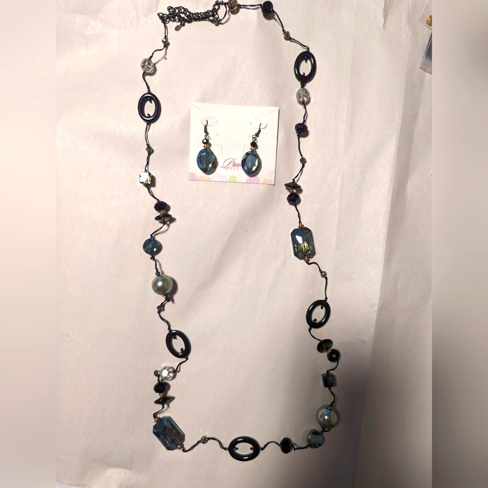 Premier Designs 23" long Necklace with Earrings Black Glass, Aurora Borealis